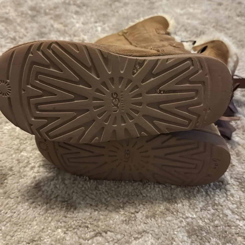 🍍Girls Ugg Bailey Bow boots🍍SZ 2